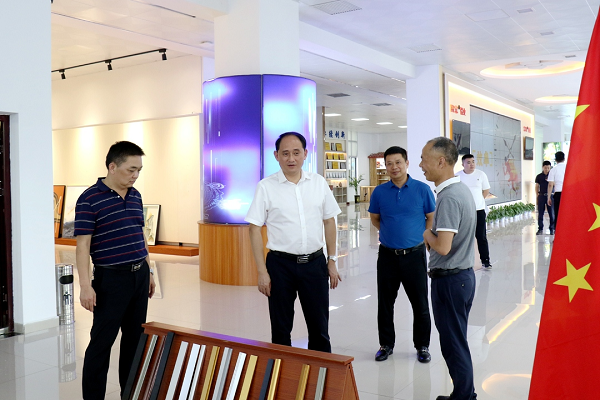 縣長馬吉云赴企業(yè)開展“送政策、解難題、優(yōu)服務(wù)”活動(dòng)